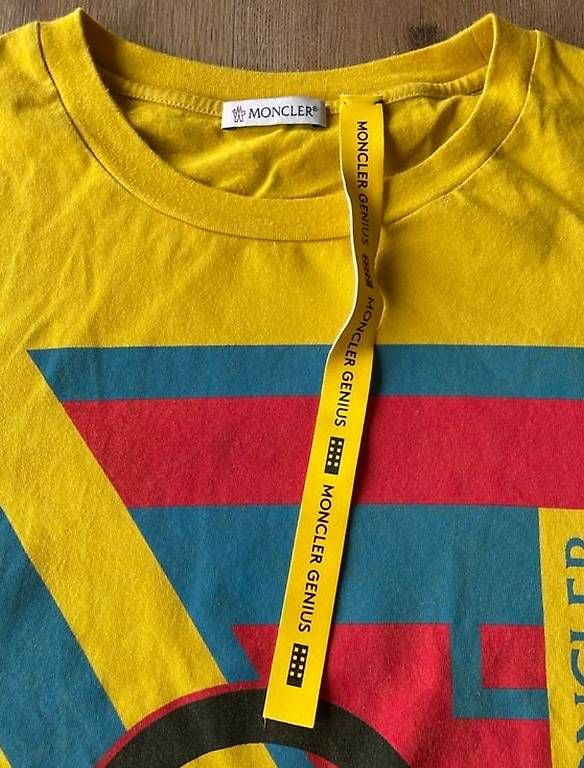 T-Shirts: Moncler T-shirt – Gebraucht aus Attinghausen von steeve123 4