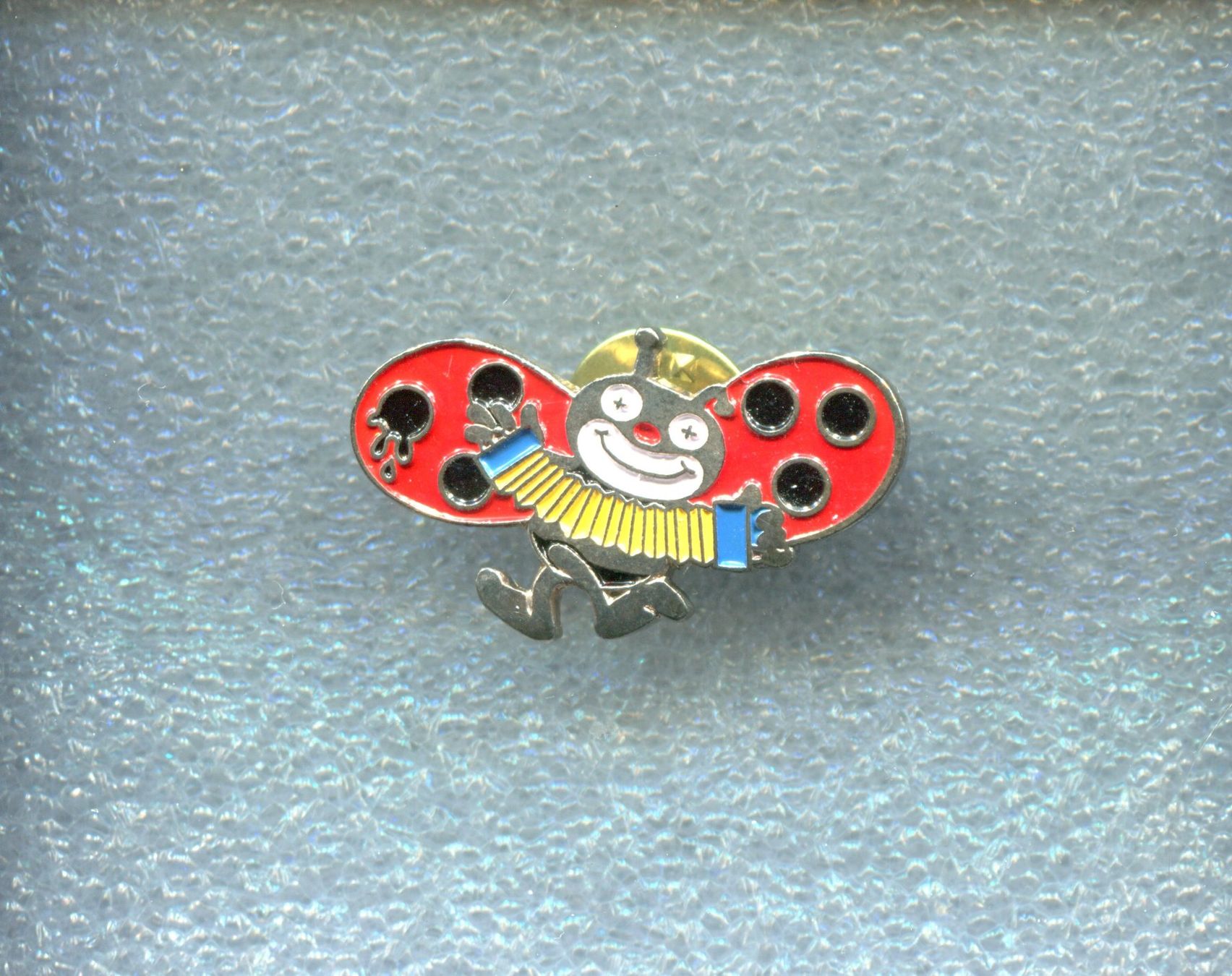 Plaketten & Abzeichen: BLICK Käfer  CLOWN – Gebraucht aus Winterthur von Sammleroase