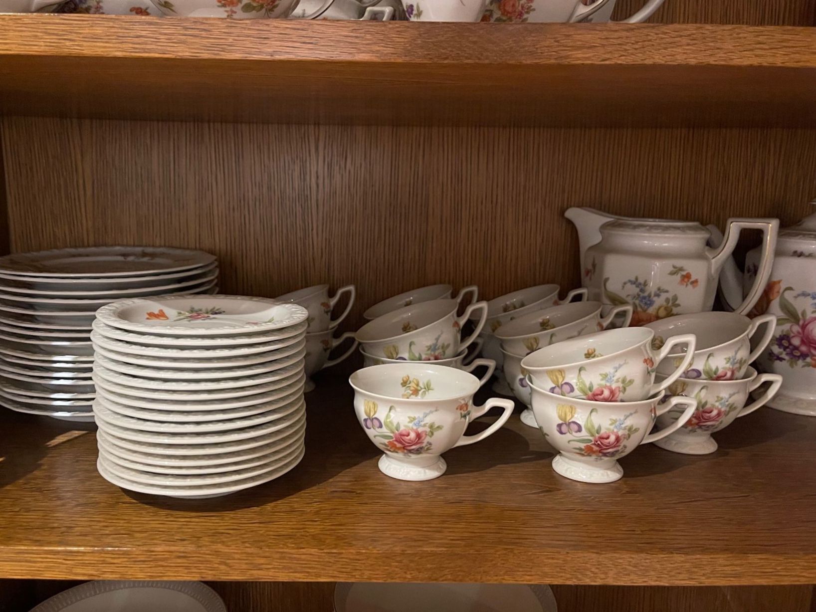 Rosenthal Set di piatti: Rosenthal Geschirrset floral gemustert – Usato da Däniken SO venduto da c.schef