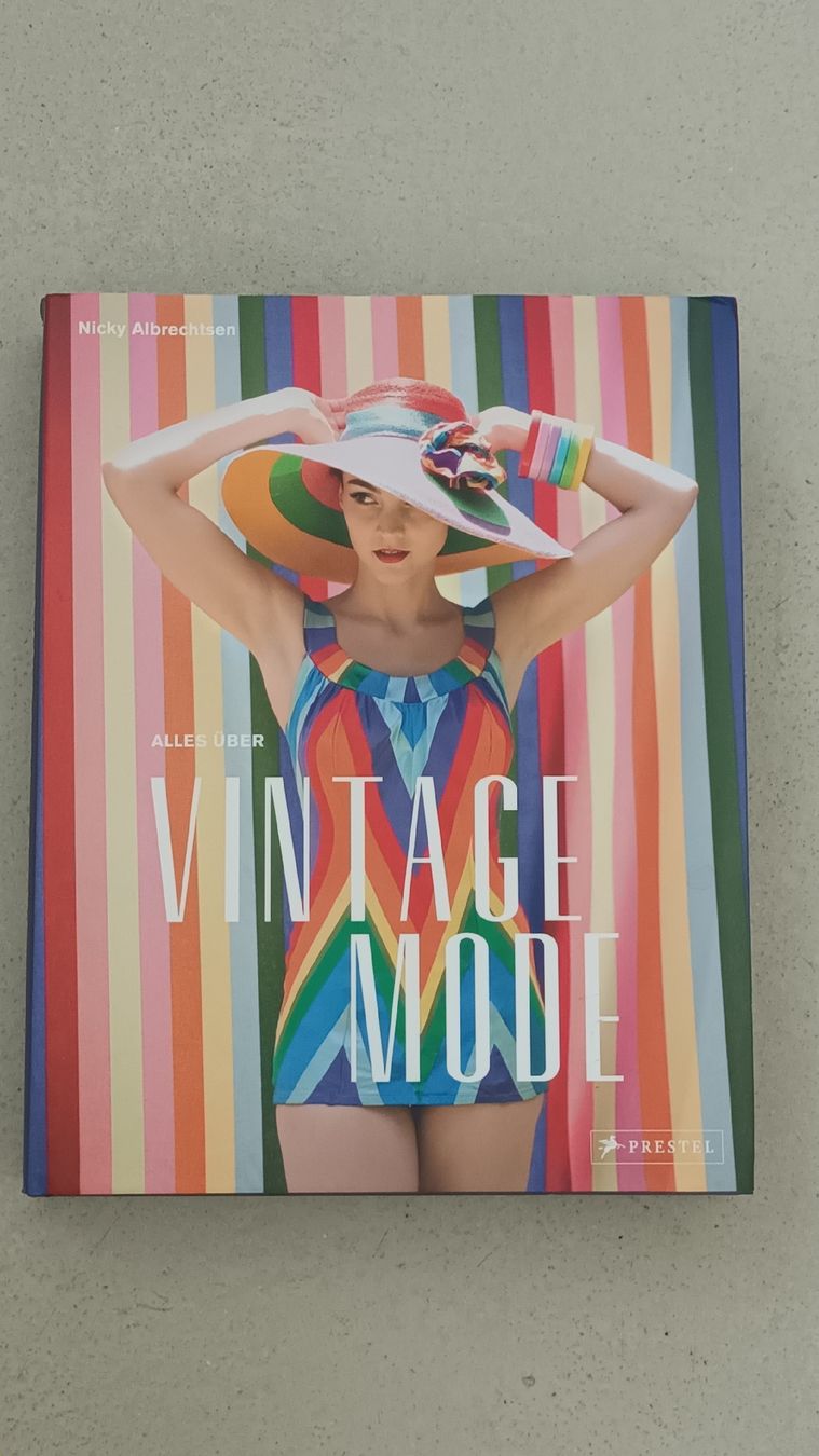 Libri: Vintage Mode Book by Nicky Albrecht, excellent condition – Usato da Horgen venduto da azita_q
