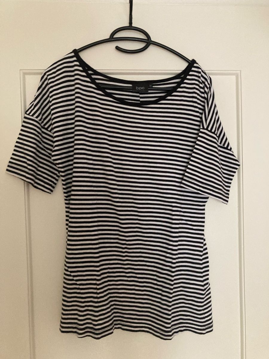 T-shirt: Shirt, schwarz-weiss gestreift – Usato da Bern venduto da NAJAW85