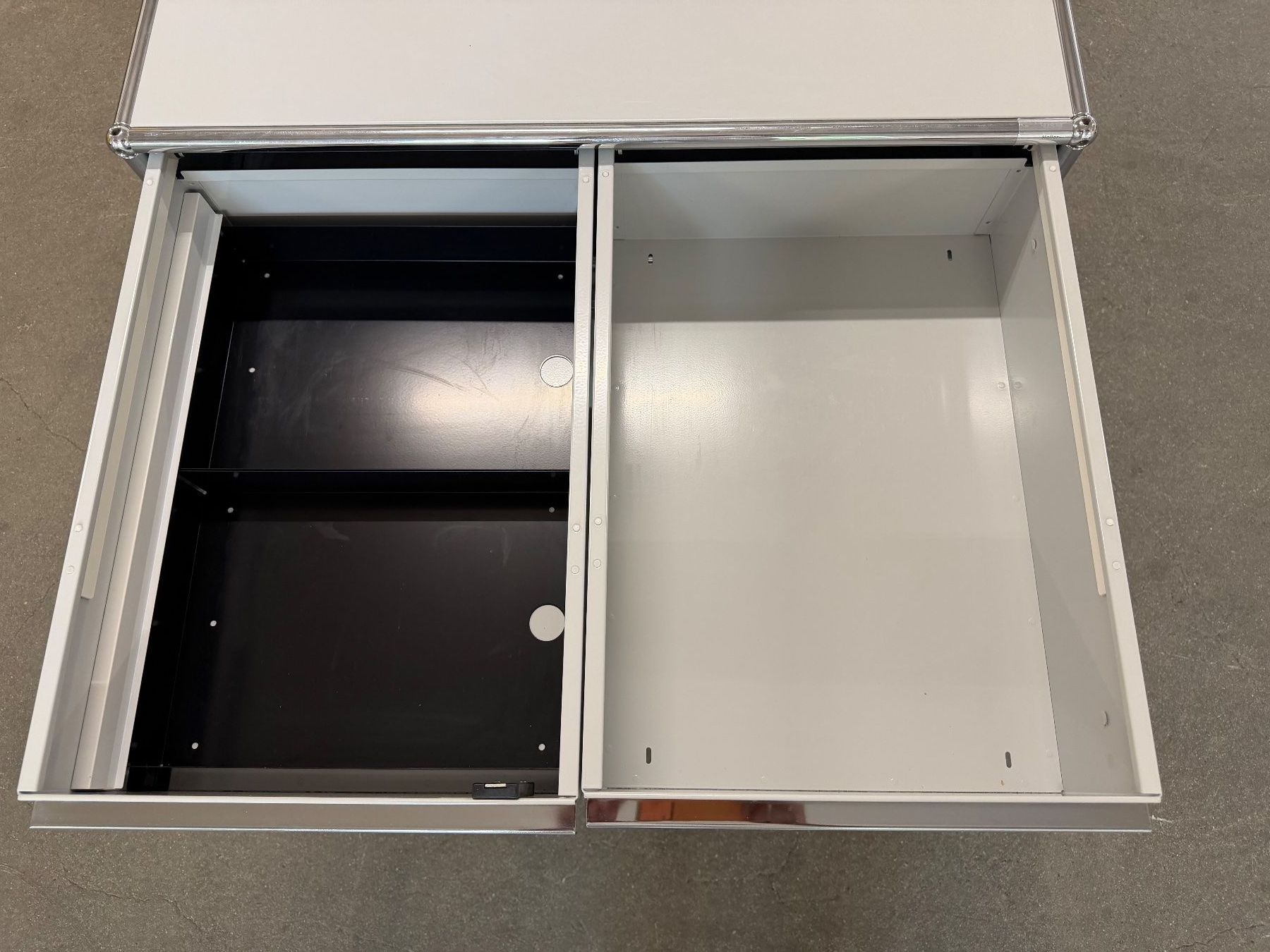 USM Eléments de bureau: USM Haller Rollcontainer mit 3 Schubladen – D'occasion à Dietlikon par ComdatAG 5