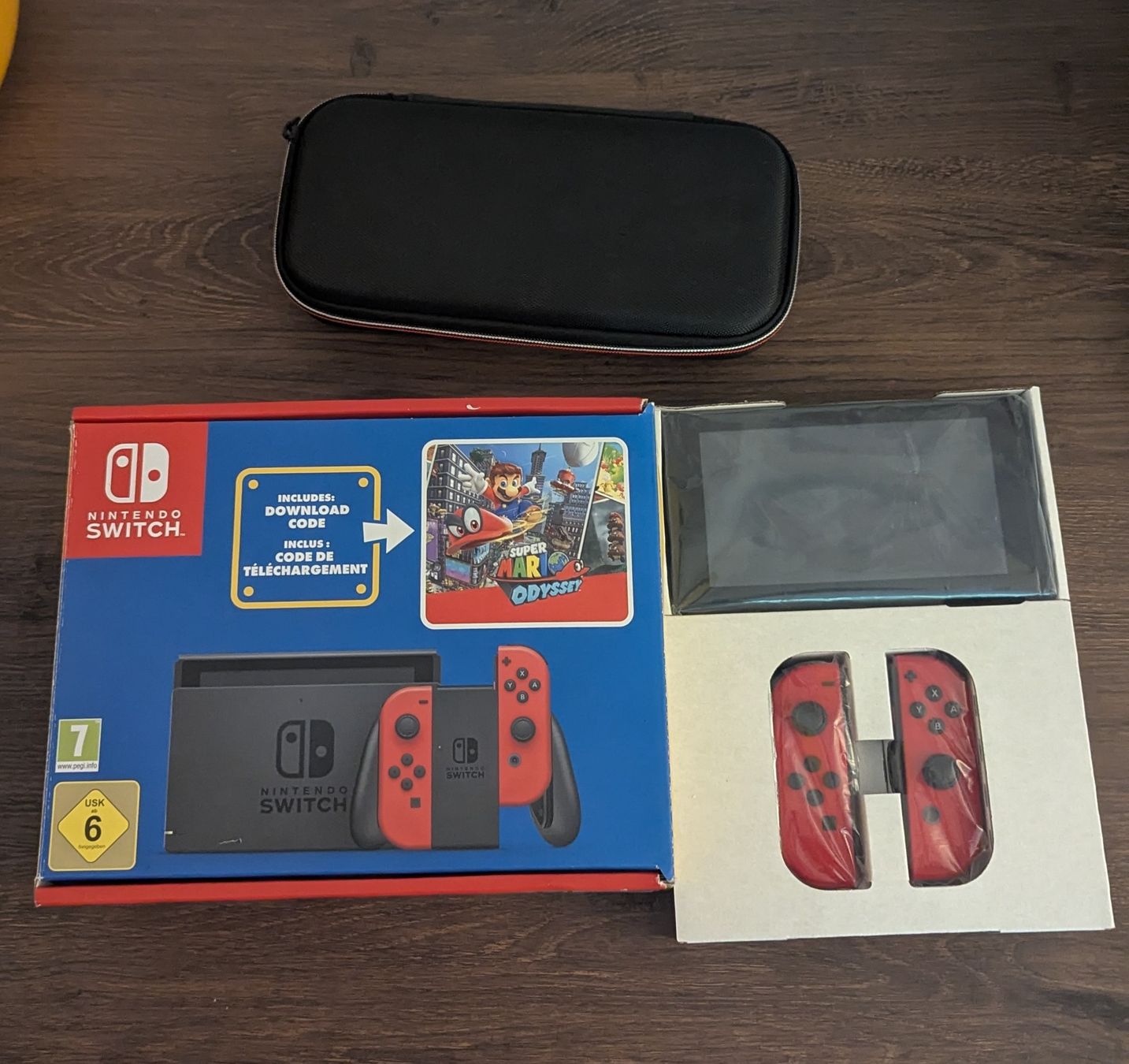 Nintendo Console: Nintendo Switch Mario Edition, wie neu + Case – Usato da Zürich venduto da sim_r6fm