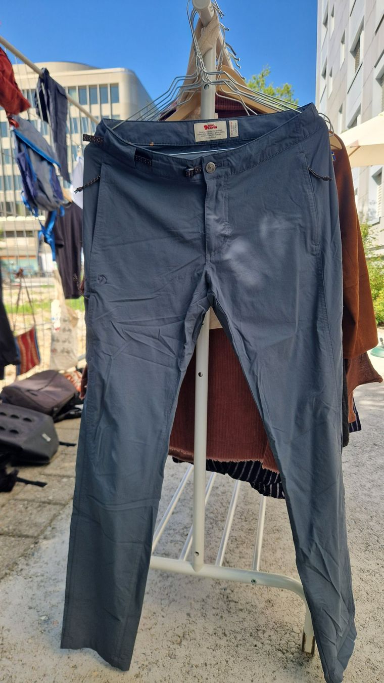 Fjällräven Pantalons: Fjällräven Sommer Wanderhosen – D'occasion à Zürich par vanessa_A