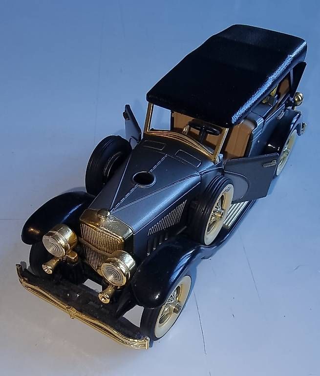 Modellini d'auto: 5 Modell Oldtimer Autos + 1 rotes Ferrari-Modell-Auto – Usato da Bern venduto da hebrima 3