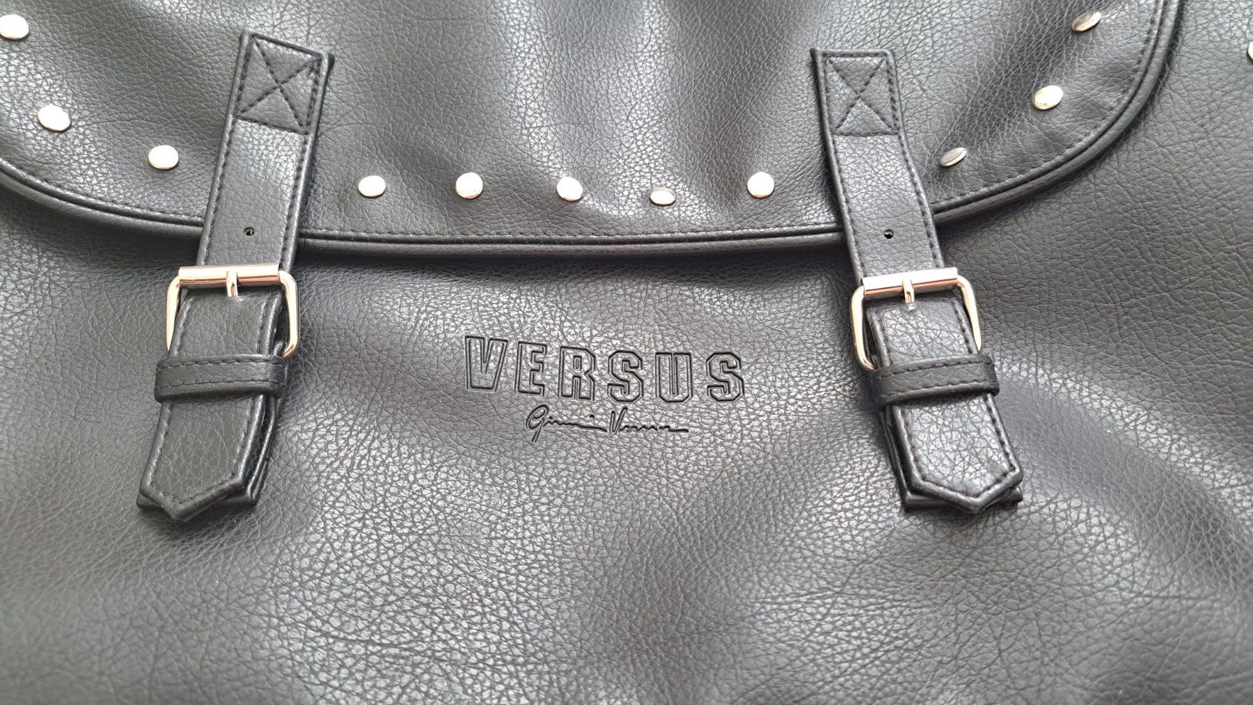 Borse da donna: Versus Handtasche – Usato da Pfäffikon ZH venduto da Valsangiaccomo 2