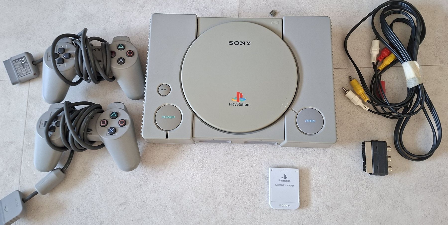 Sony Konsolen: Playstation 1 Konsole mit Controllern – Gebraucht aus Schafisheim von piiep_17