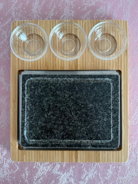 Küchengeräte: Heisser Stein-Set, Bambusbrett 30 x 25 cm – Gebraucht aus Lostorf von Nick1258 2