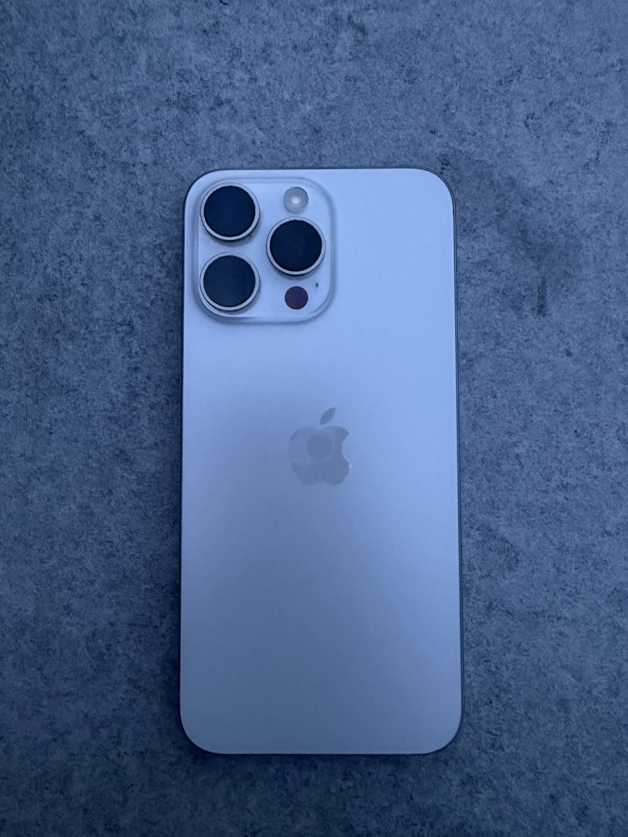Apple Portables: iPhone 15 pro max – D'occasion à Zürich par Yoni_to
