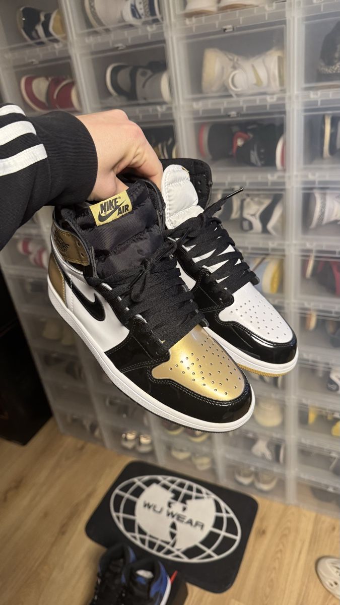 Jordan Herrenschuhe: Jordan 1 High Gold Top 3 / 42 – Gebraucht aus Niederurnen von Ducs10 5