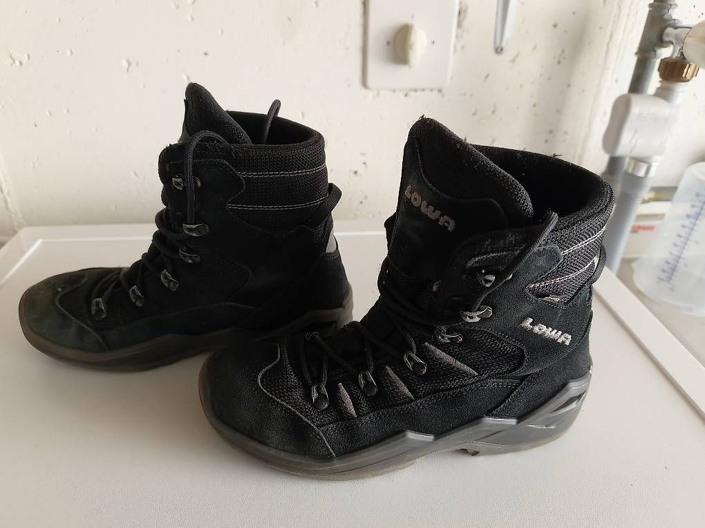 Lowa Scarpe per ragazzi: Lowa Winterschuhe Grösse 35  Gore tex – Usato da Grossdietwil venduto da wichtel28 4