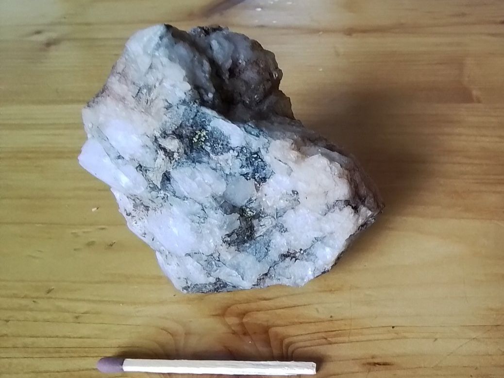 Minéraux & Lithothérapie: Rohstein Quarz mit Einschlüssen – D'occasion à Oberurnen par DVDL 2