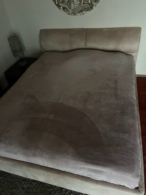 Betten: Lit décor alcantara – Gebraucht aus Cheyres von farfalotte