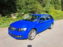 Skoda Octavia Combi blau 4x4 mit AHK
