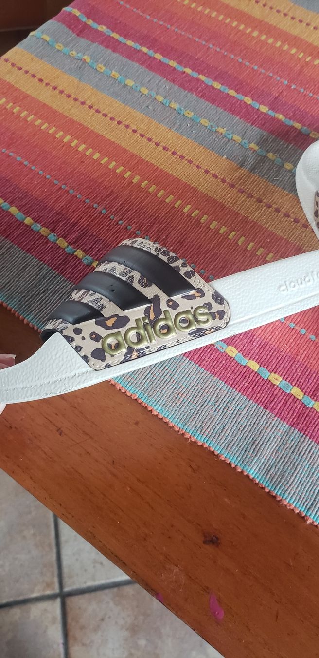 Adidas Herrenschuhe: Claquettes Adidas léopard  – Neu (gemäss Beschreibung) aus Le Séchey von Jill93 3