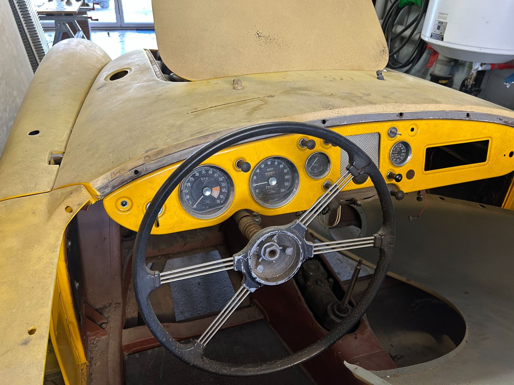 Autos: MG A - Oldtimer Restaurationsprojekt – Defekt aus Gelterkinden von Gimbo2 2