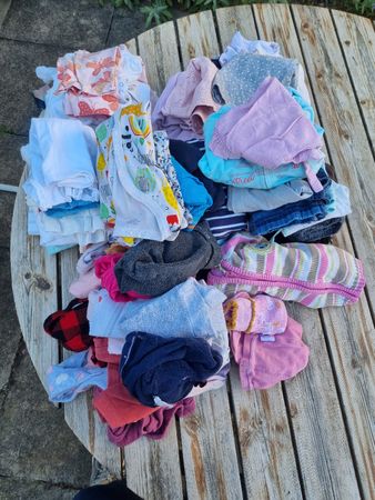 Kleider ein Sack 74/80 mehr als 50 stück