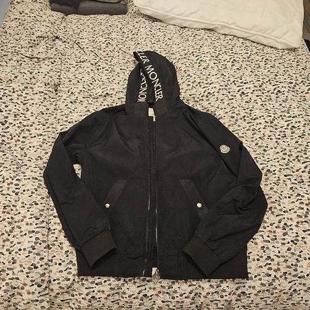 Giacca Moncler da riparare