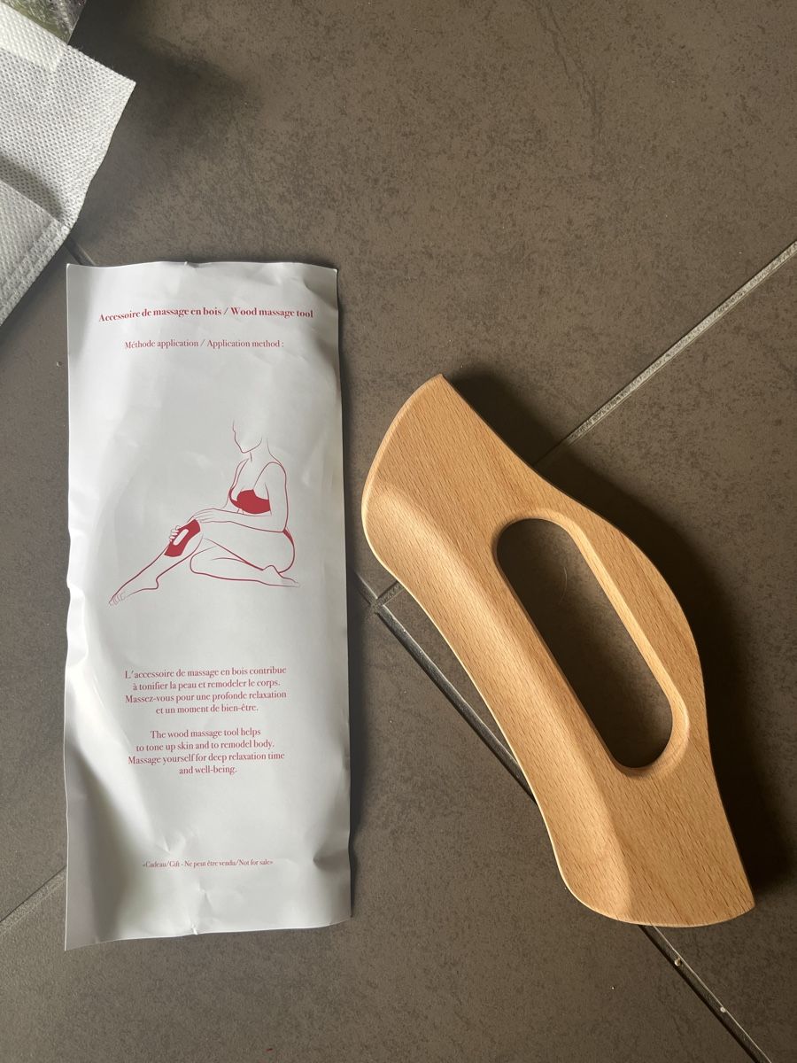 Clarins Altro per la cura del corpo: Clarins NEU massage tool wood – Nuovo e nell'imballaggio originale da Zürich venduto da Gabi_78