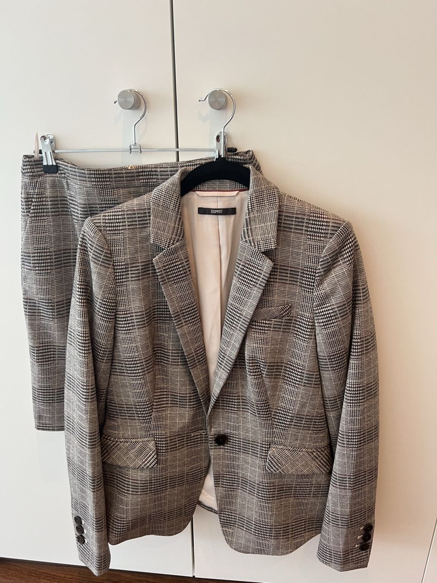 Esprit Ensembles & Tailleurs: Esprit Blazer mit Jupe, Gr. 36, – Neuf (Voir description) à Zürich par Linde1039