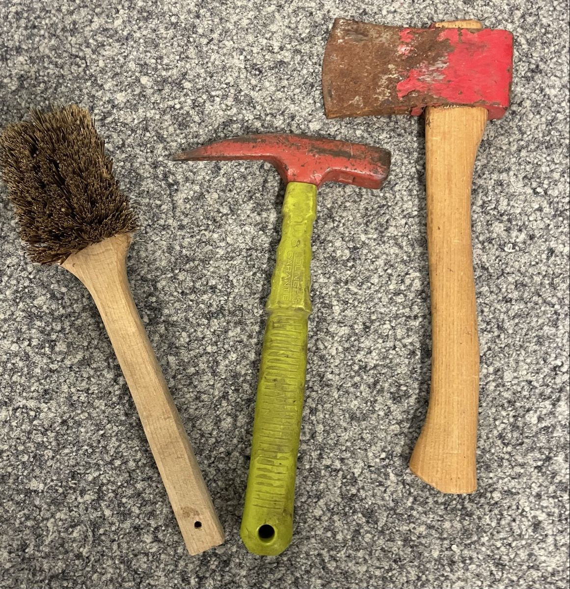 Tutti gli attrezzi: Werkzeuge Set: Bürste, Hammer, Axt, Gebraucht – Usato da Au ZH venduto da Jaggy4
