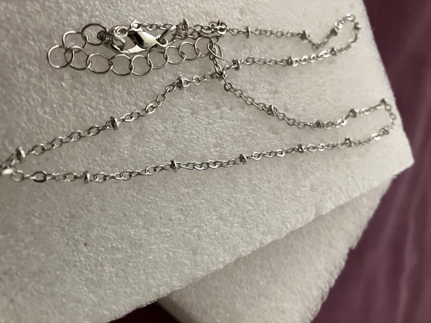 Catenine: Hübscher Modeschmuck, einfache silberfarbene Kette mit Kreuz – Nuovo e nell'imballaggio originale da Affoltern am Albis venduto da Dlotti 3