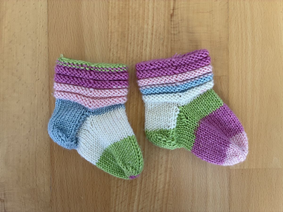 Calze per bambini: Babysocken gestrickt Newborn – Usato da Witterswil venduto da Livee