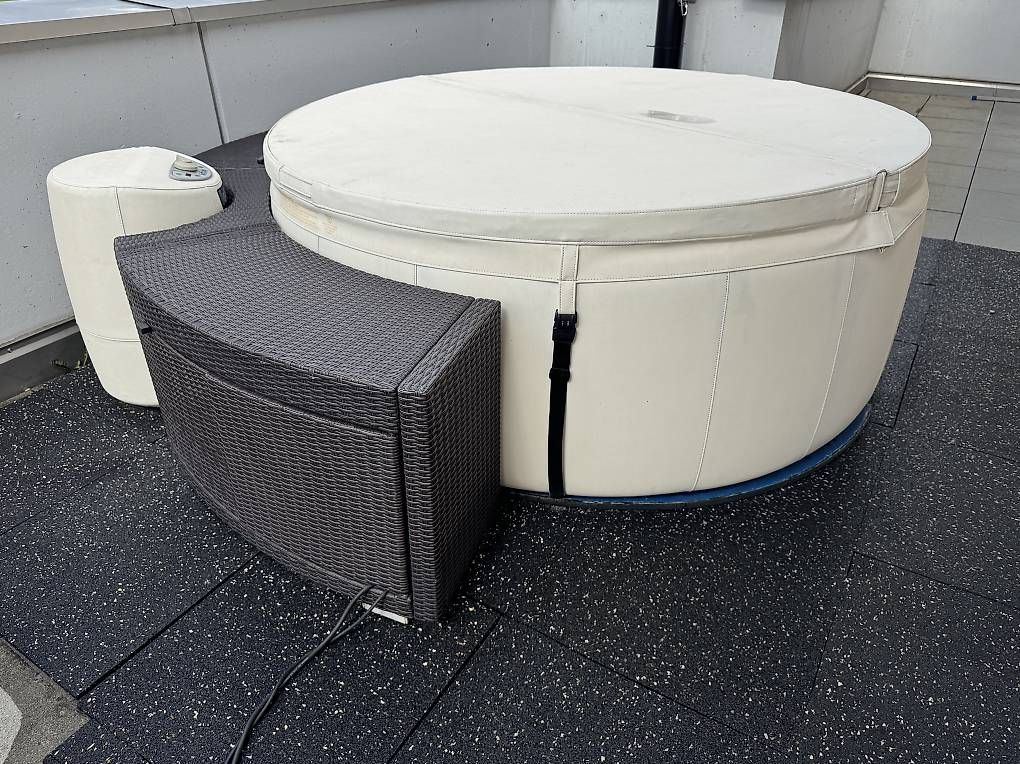 Whirlpool: Softup Poseidon White Whirlpool – Usato da Neuendorf venduto da Focus4 3