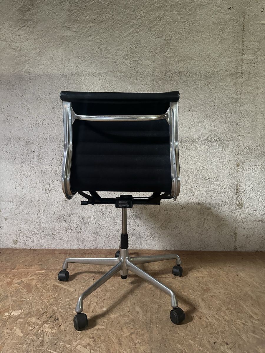 Vitra Sedie: Original Vitra Chair EA107 – Usato da Biel/Bienne venduto da sec_2llb 1