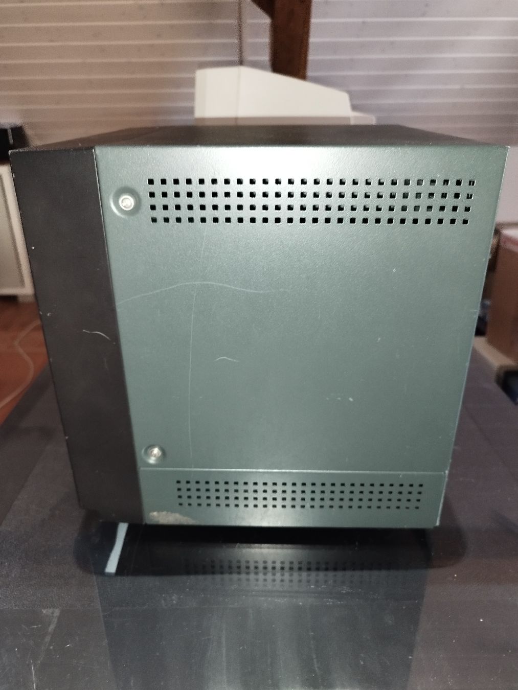 Monitore: CCTV Monitor B/W – Gebraucht aus Domdidier von look80486 2