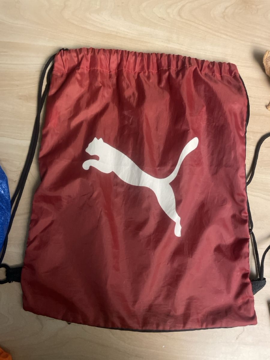 Puma Borse & Zaini: Puma Sport Beutel rot schwarz  – Usato da Obergerlafingen venduto da cabo4