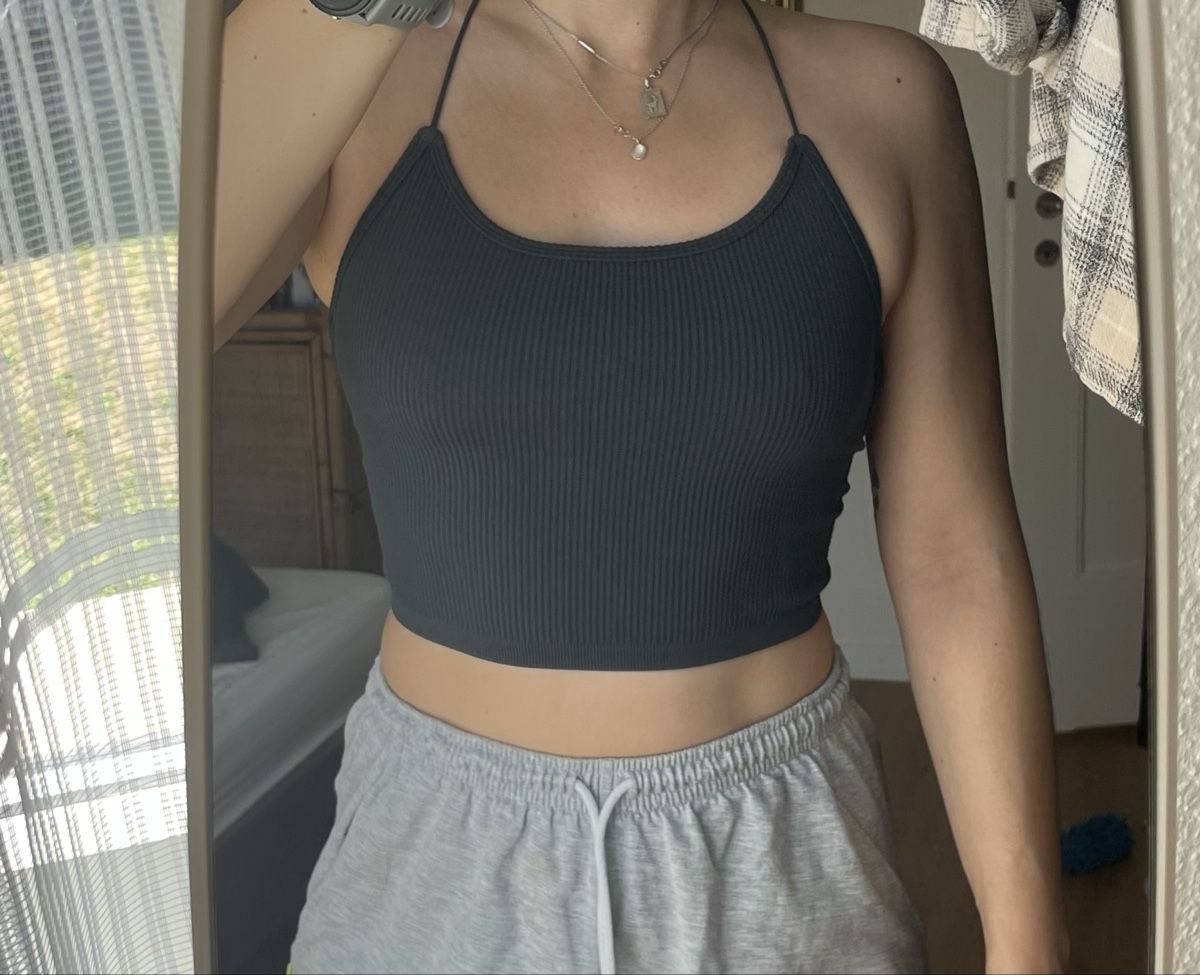 Bershka Top: Rückenfreies, dunkelgraues Top – Usato da Zürich venduto da ale_t