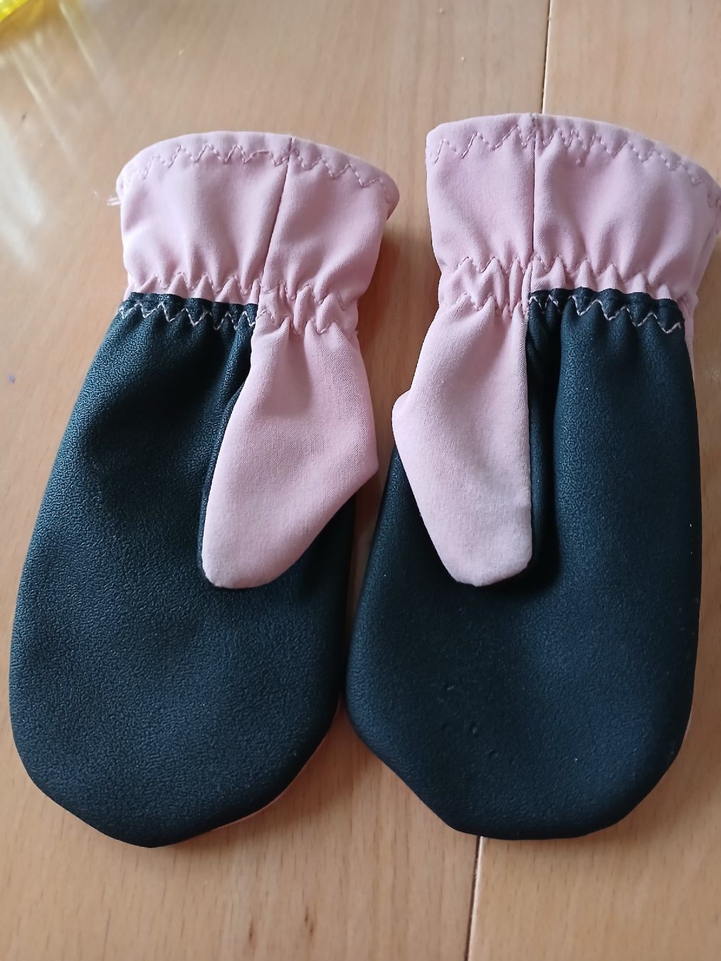 H&M Kinderhandschuhe: Softshellhandschuhe Gr 98/104 – Gebraucht aus Münchwilen TG von miwirz 1