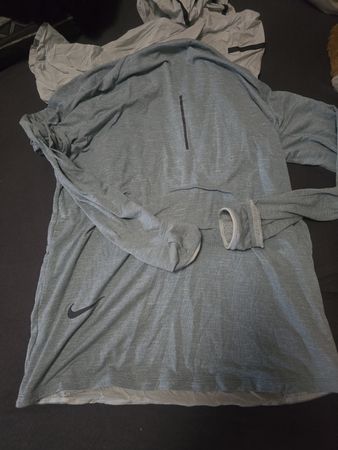 T-shirt Nike Running avec capuche bleu taille L