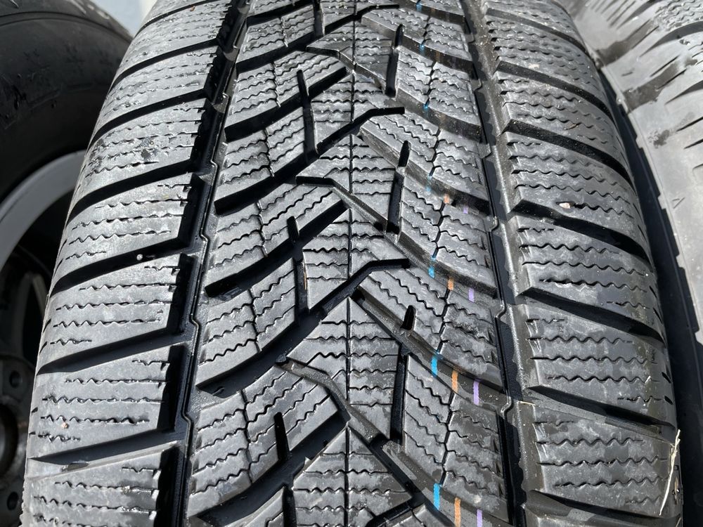 Audi Pneumatici & Ruote complete: Audi Q5 8R Winterräder Dunlop 235/65 R17 4 x 6mm – Usato da Horgen venduto da gogo-30 6