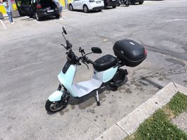Roller elettrico mint con bauletto usato buone condizioni