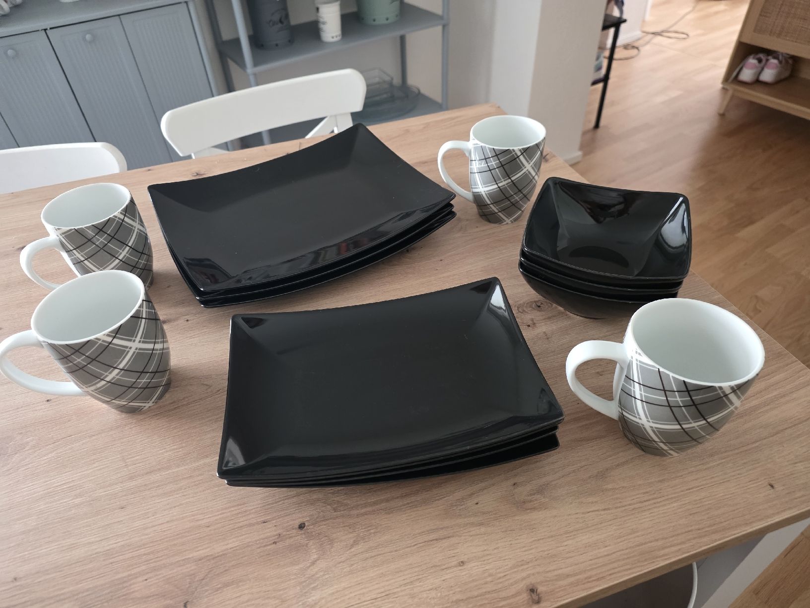 Set di piatti: Tolles, zeitloses Geschirr- Set – Usato da St. Gallen venduto da jes_p9pn 4