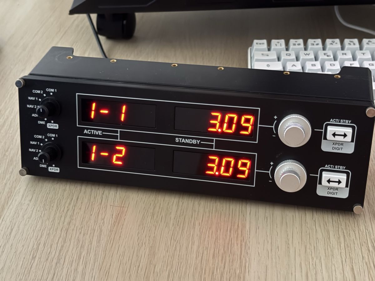 Systèmes de contrôle: Logitech Pro Flight Radio Panel – D'occasion à Kriens par afr_f5x5
