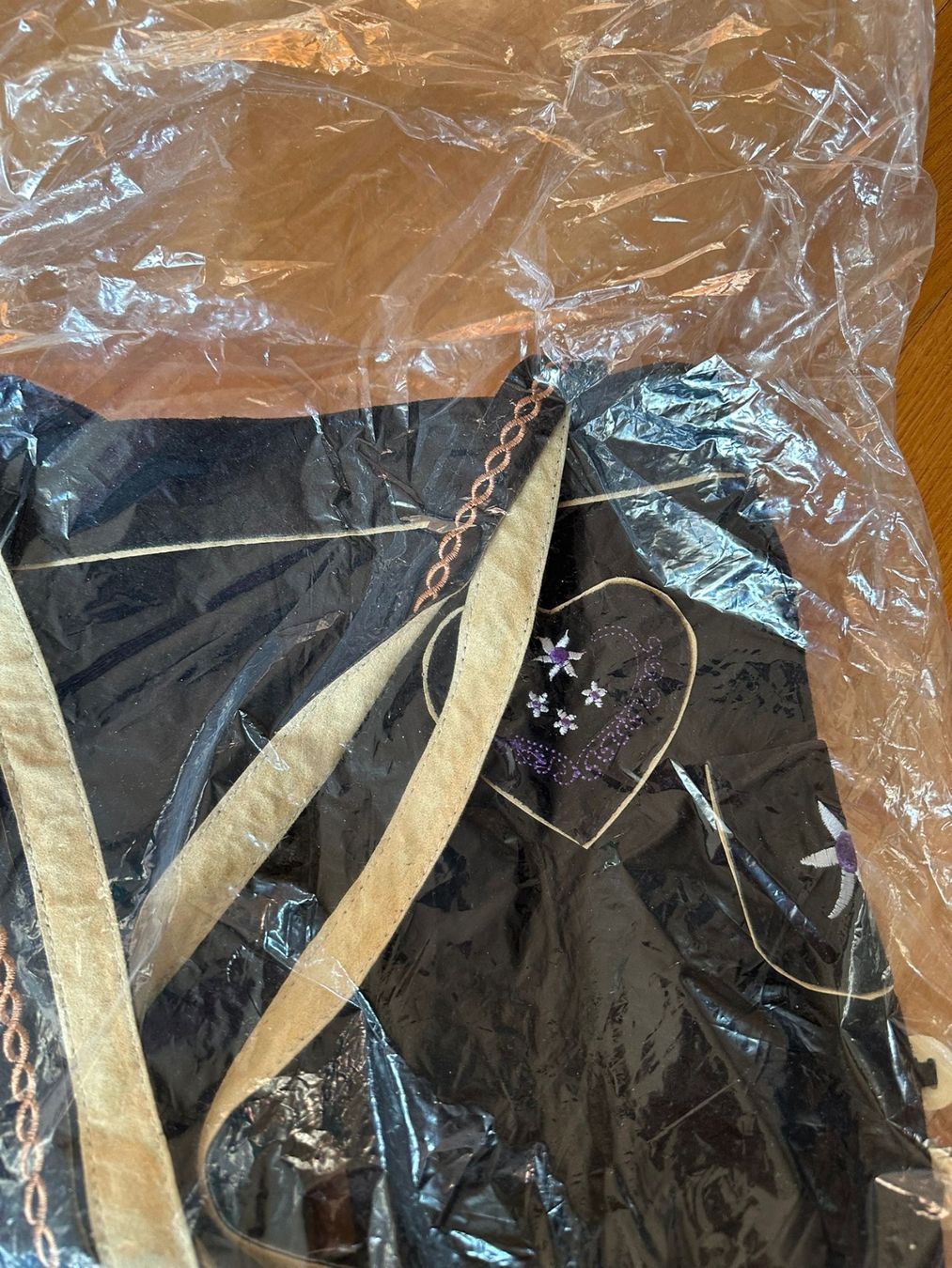 Borse da donna: Tasche in Form einer Trachtenhose – Nuovo e nell'imballaggio originale da Bern venduto da womiman 3