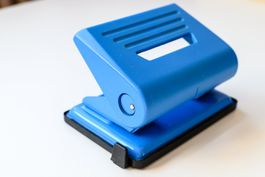 Neuwertig! Locher, blau, robust, für Büro Schule Homeoffice