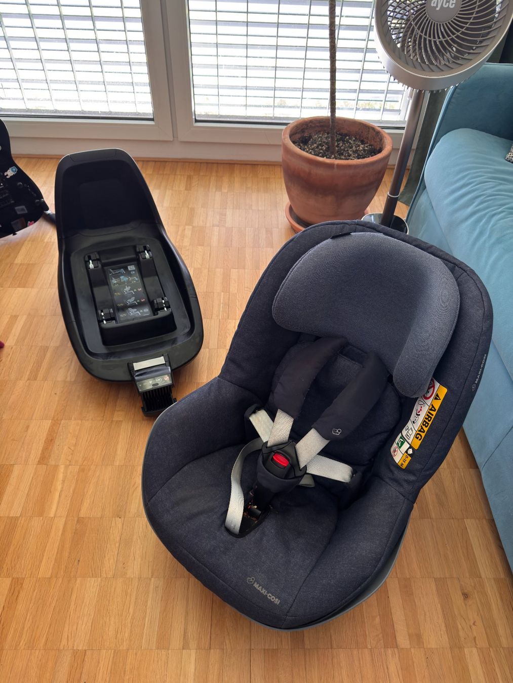 Maxi-Cosi Auto-Kindersitze: Maxi-Cosi 2wayPearl Kindersitz & 2wayFix Isofix-Basis – Gebraucht aus Zollikerberg von Humphry