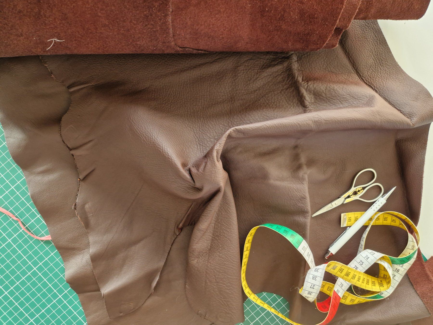 Tessuti: Leder Reste Möbelleder dunkelbraun – Nuovo (secondo la descrizione) da Winterthur venduto da LederSchneiderei