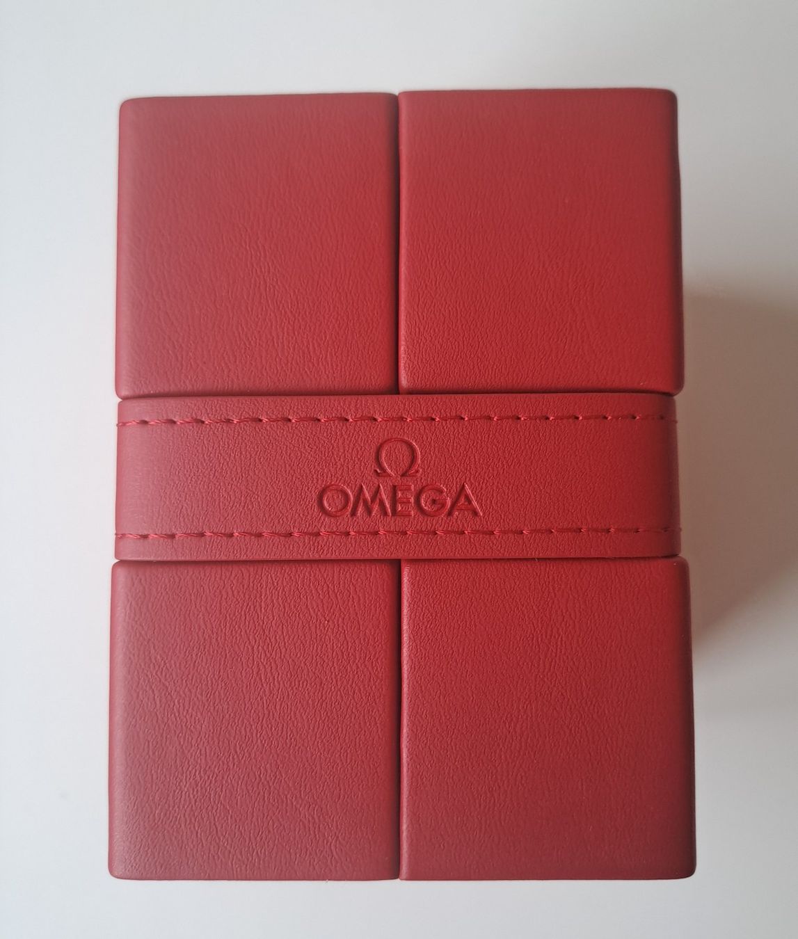 Omega Scatole porta orologi: Original Omega Uhrenbox, rot - Top Zustand – Nuovo e nell'imballaggio originale da Zürich venduto da hermes06