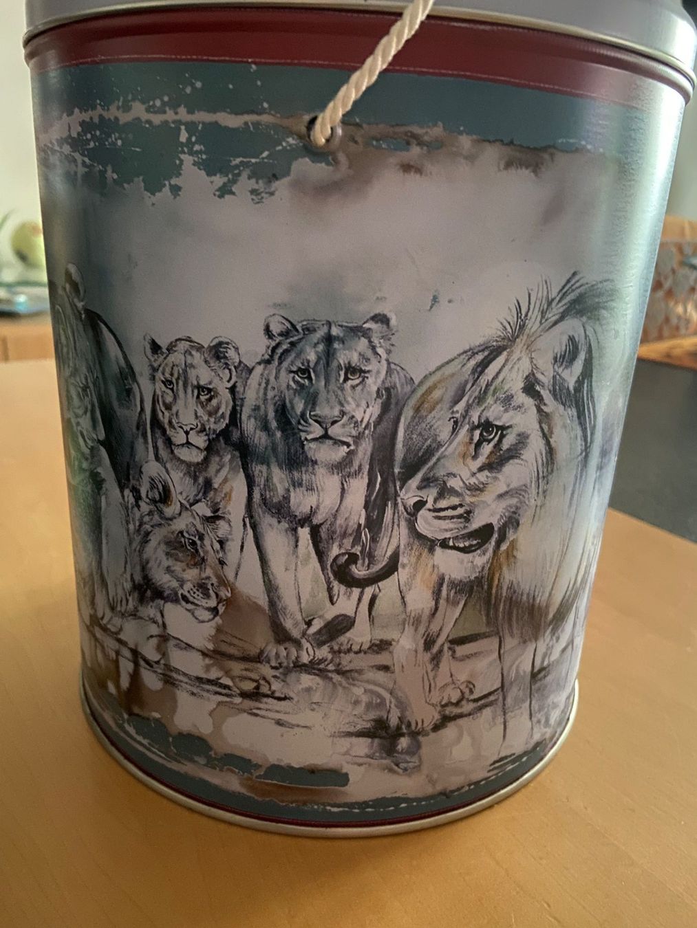 Tutte le decorazioni: Rolf Knie Büchse mit Tiermotiven – Usato da Aesch BL venduto da Grueni7771 1