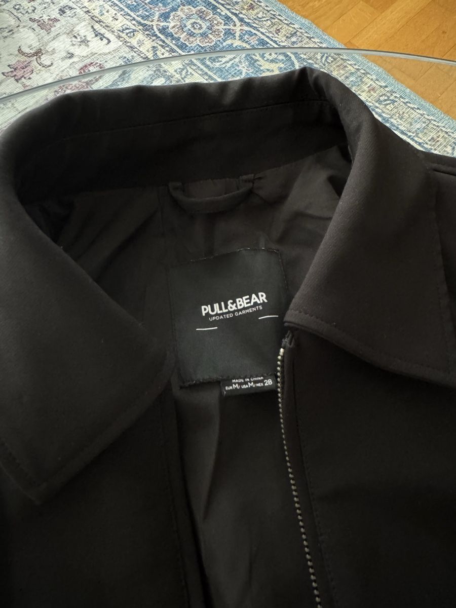 Bershka Jacken: Schwarze bomber jacke – Gebraucht aus Bottighofen von mlj_5dlb 1