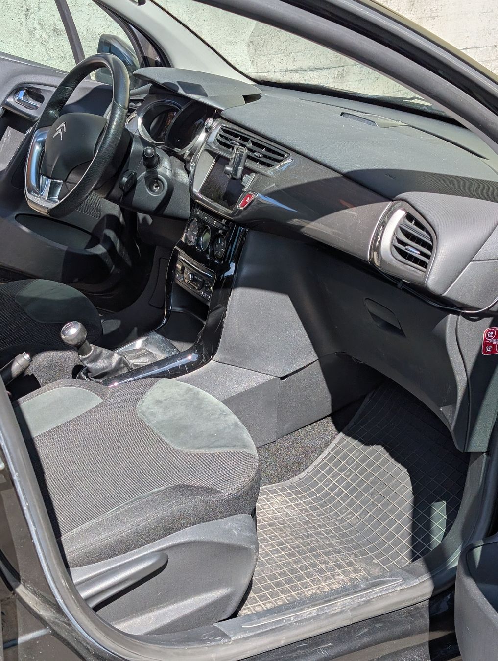 Citroën Automobili: Citroen C3 16i/16v black Handschaltung – Usato da Schübelbach venduto da Rhabilleur 5