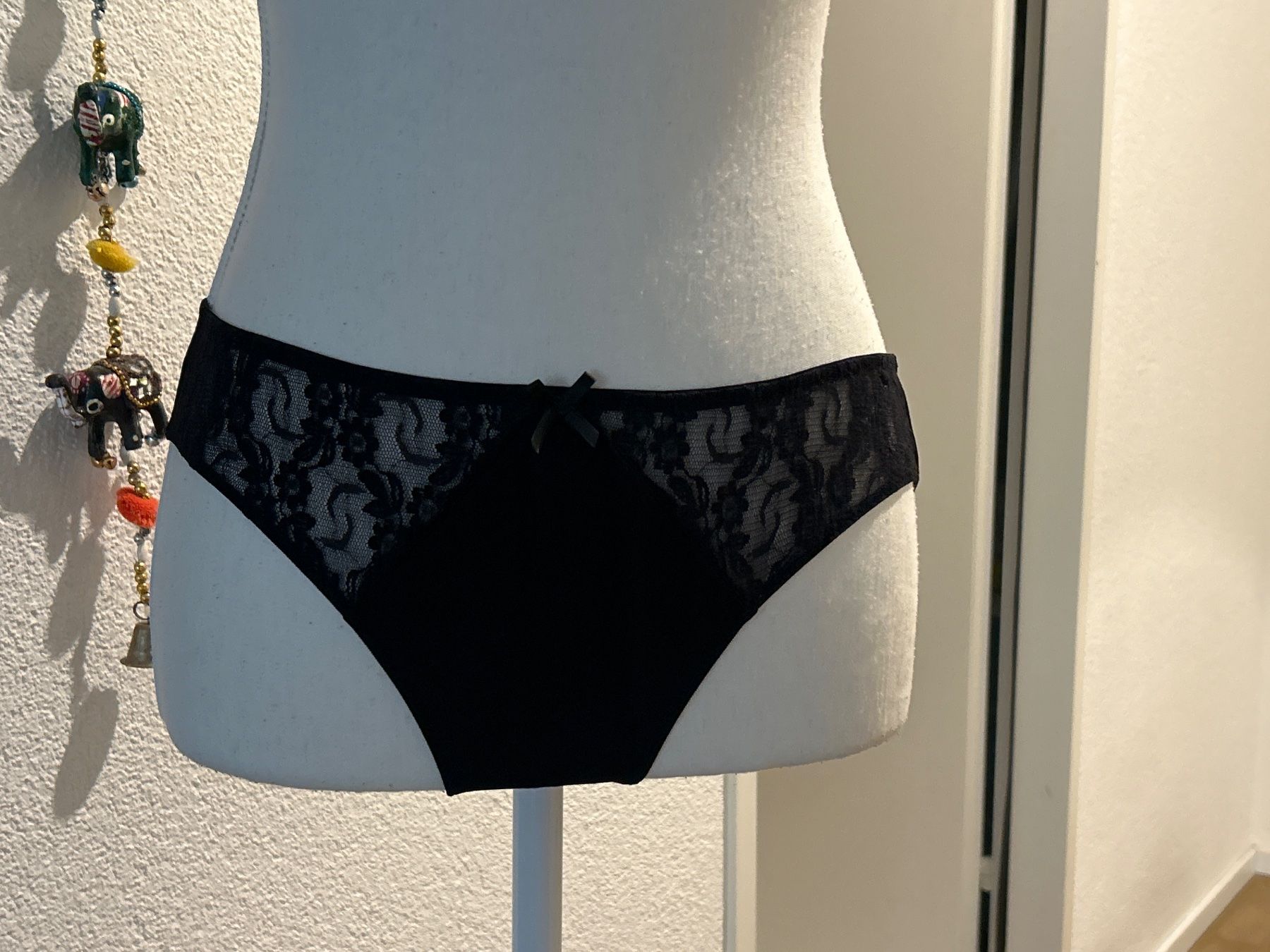 Altra biancheria intima: 2x Damen Slip Schwarz mit Spitzen – Usato da Brunnen venduto da Nala2929 3