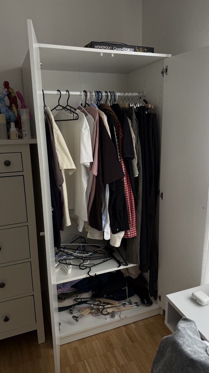 Ikea Guardaroba: White Wardrobe – Good Condition – Usato da Schwerzenbach venduto da ybo_q57q 1