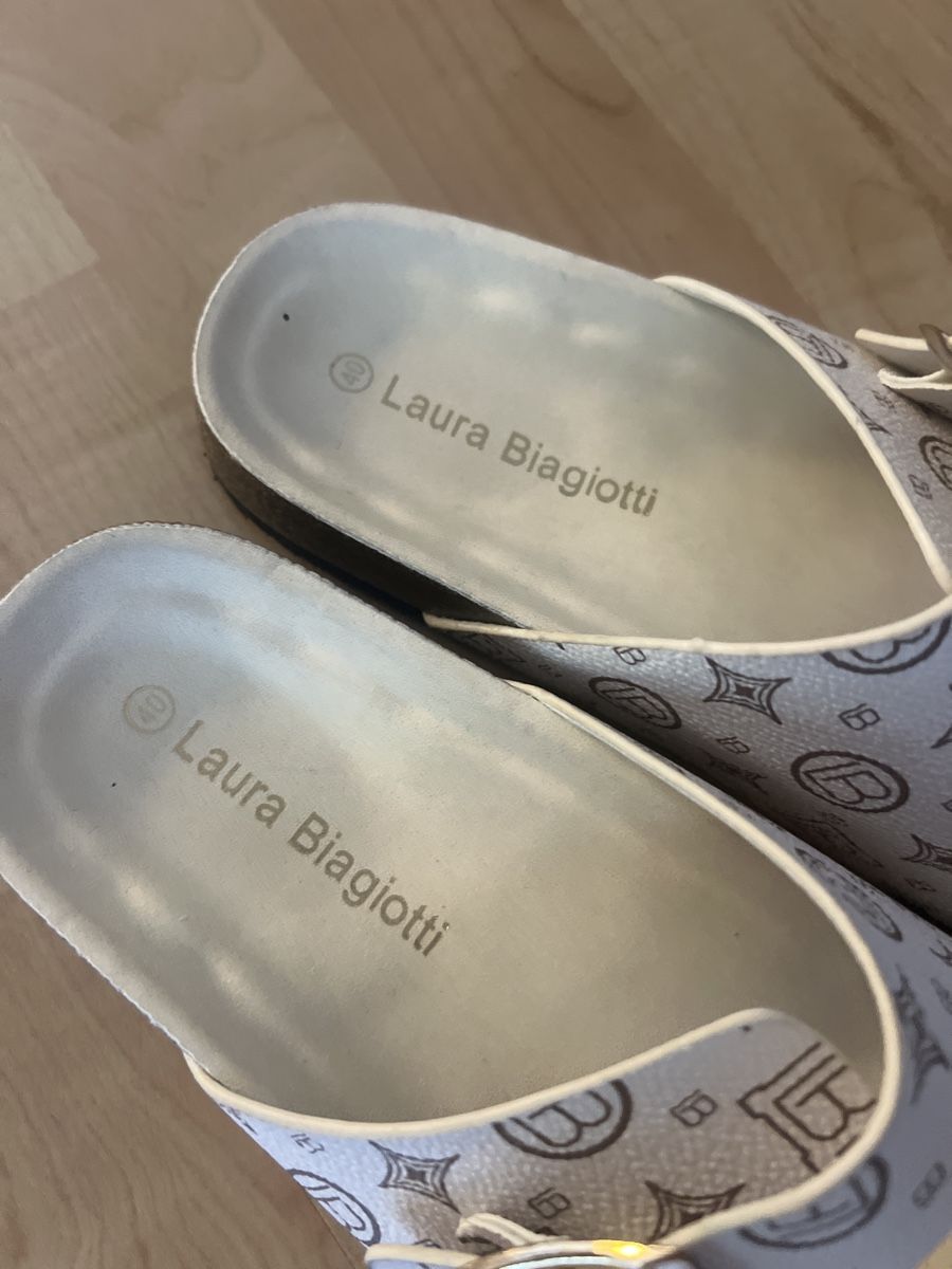 Laura Biagiotti Scarpe da donna: Laura Biagiotti Sandalen – Usato da Olten venduto da AtelierSecondhand23 1