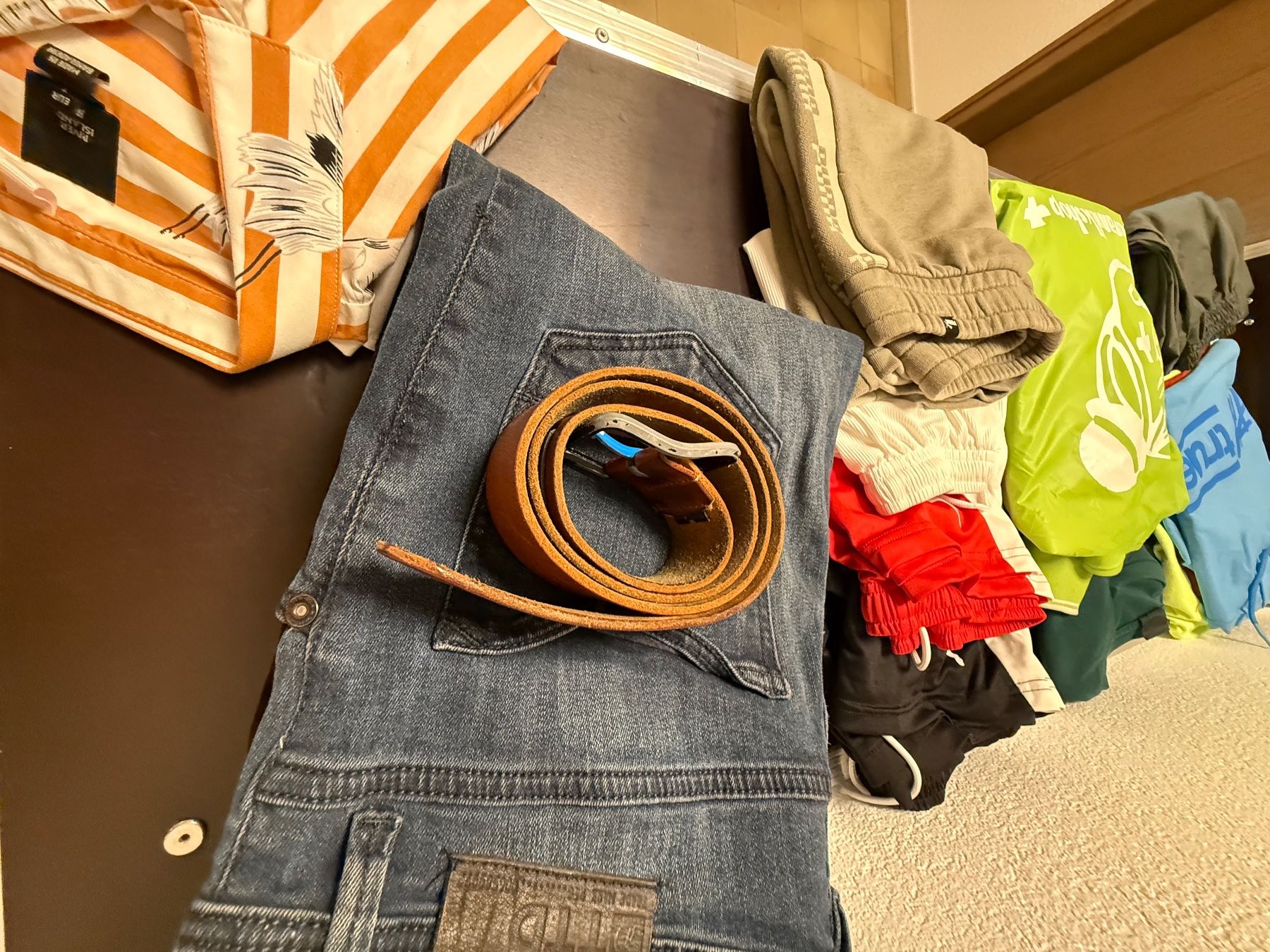 Ensembles coordonnés: Kleiderpaket Grösse M, 16-teilig – D'occasion à Triesen par mal_97wr 4